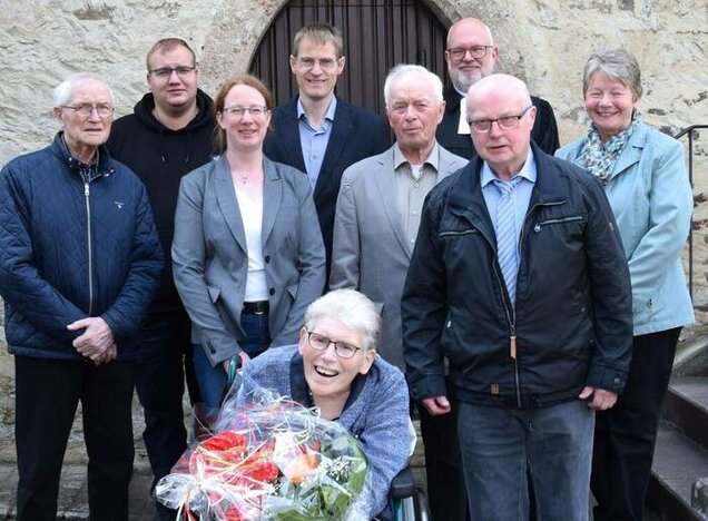 Dank für drei Jahrzehnte Küsterdienst: Margret und Josef Althaus (vorne) wurden feierlich verabschiedet.